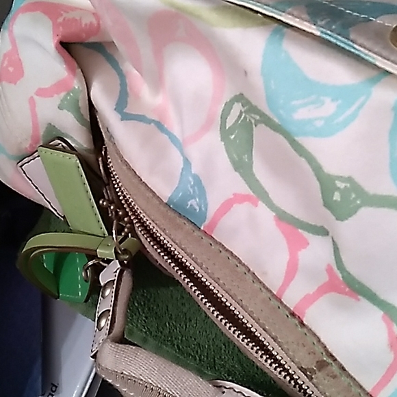 A Coach hand bag - Picture 3 of 4